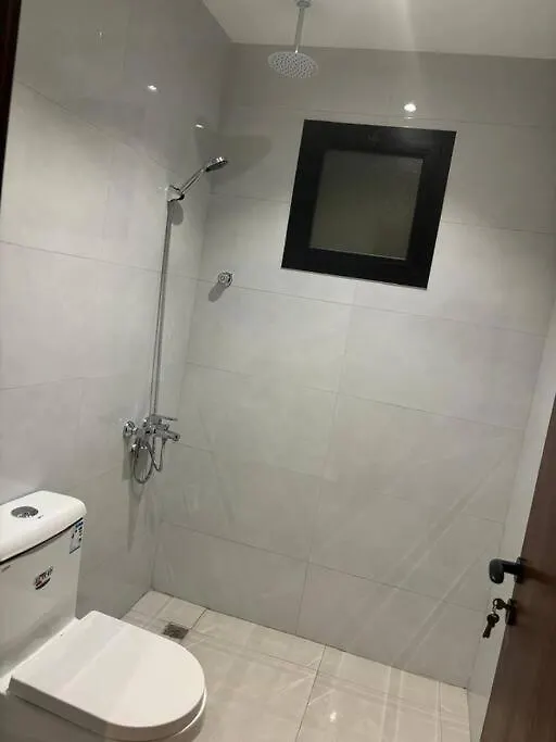 شقة جديدة ونظيفة غرفة وصالة هادئة ومريحة بحي المروة 8دقايق من المطار Džidda Apartmán